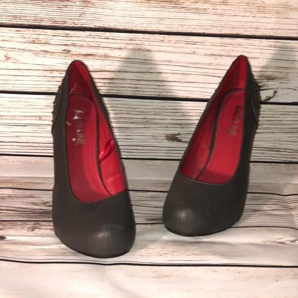 Studded gray pumps/heels - Picture 2 of 3